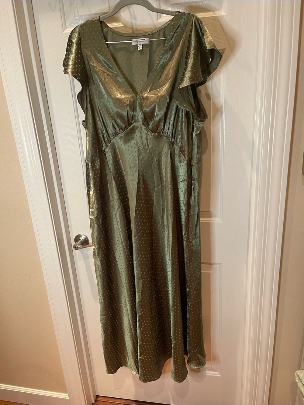 Old Navy Olive Satin Dot Maxi Dress CXL Petite NWOT - Picture 3 of 9